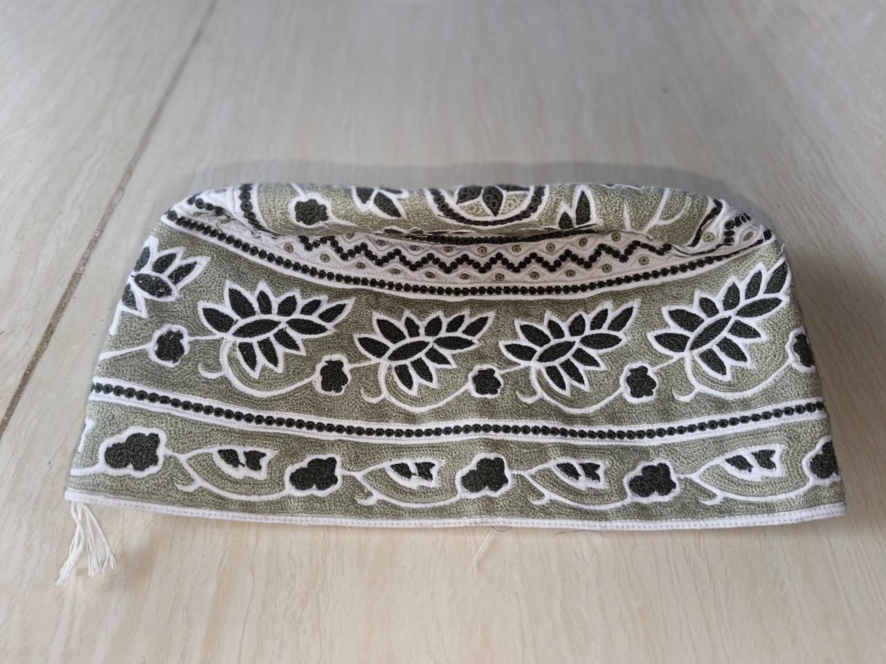 White Omani Caps for Bulk Purchase