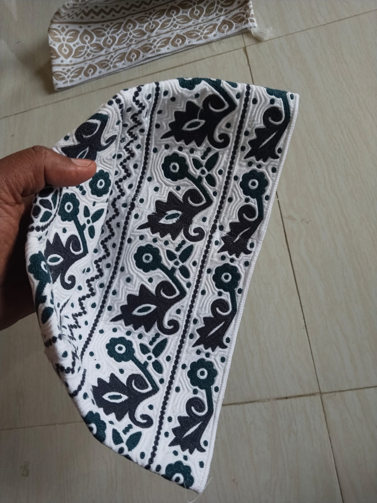 Authentic White Omani Cap with Fine Traditional Patterns
