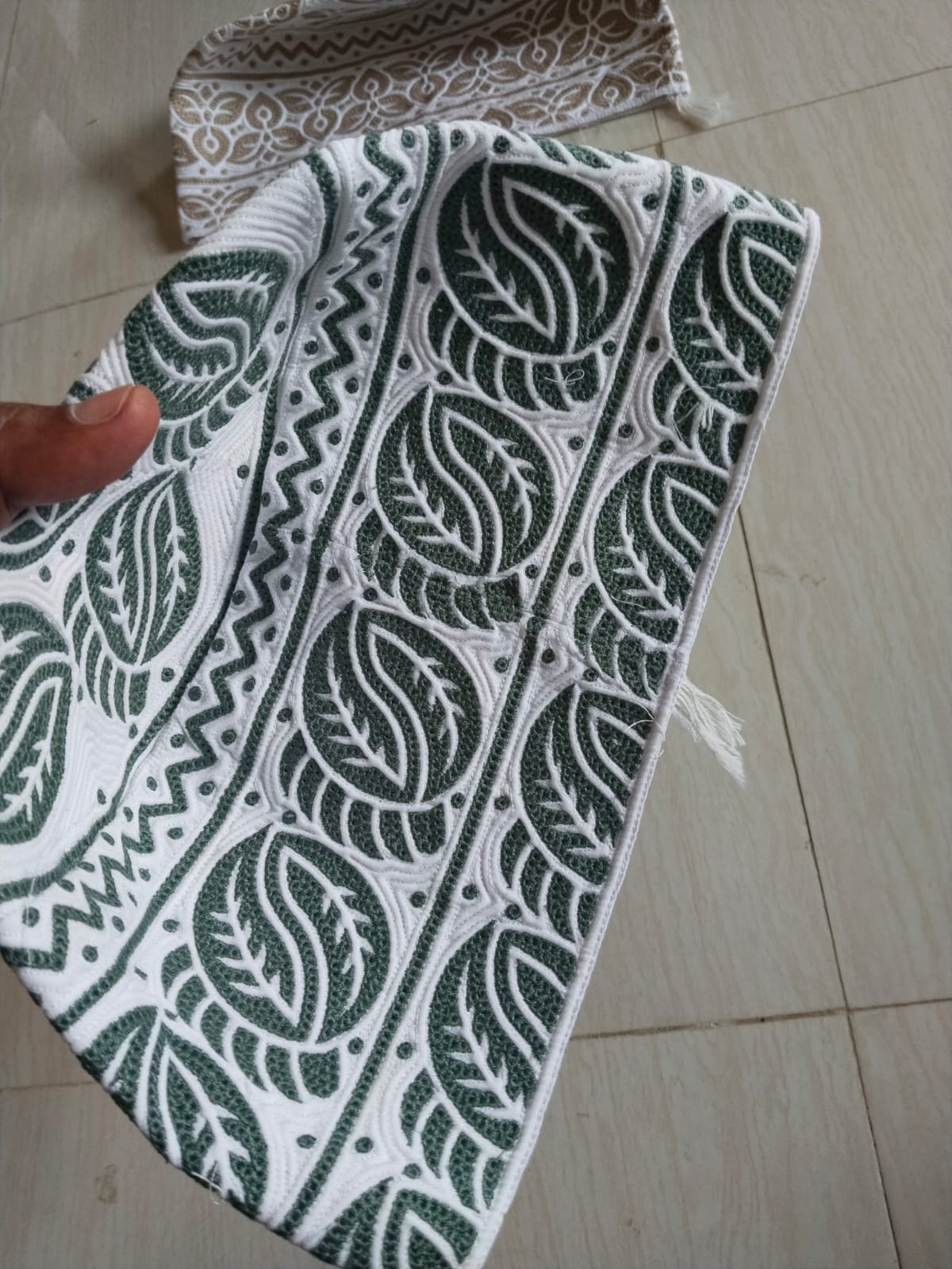 High Quality White Omani Cap with Elegant Traditional Finish