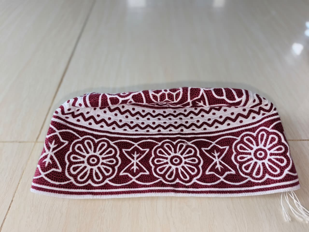 Luxury White Kumma Cap with Authentic Omani Embroidery
