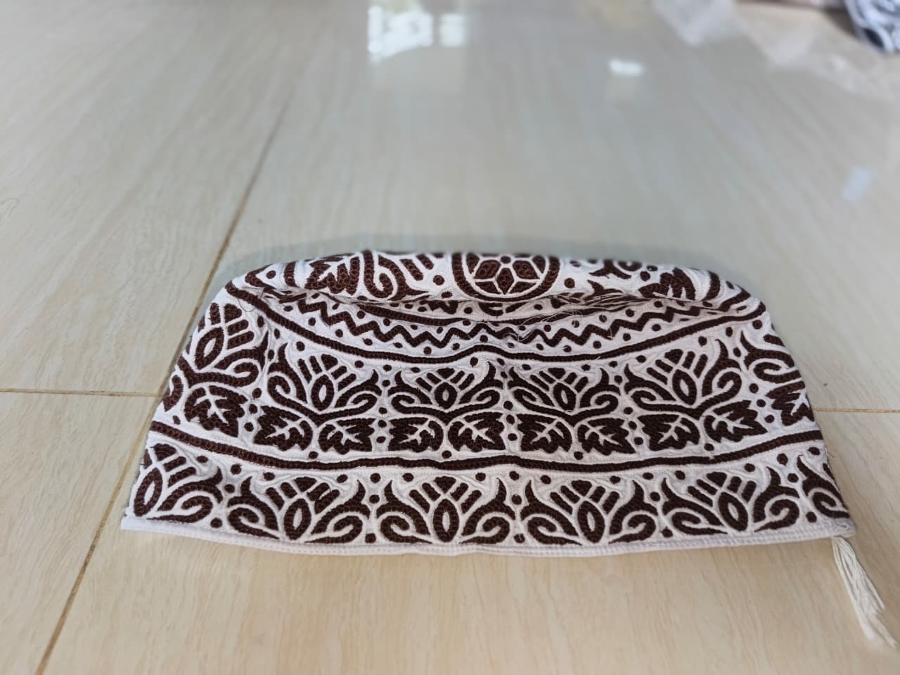 Authentic White Omani Cap with Superior Traditional Craftsmanship